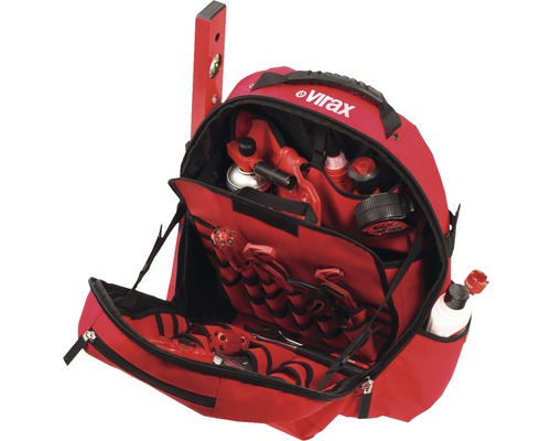 Offener roter Virax Werkzeugrucksack gefüllt mit Werkzeugen wie Wasserwaage, Rohrbrenner, Messband und anderen Werkzeugen