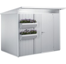 Metallgartenhaus mit Tür und zwei Blumenkästen mit Pflanzen