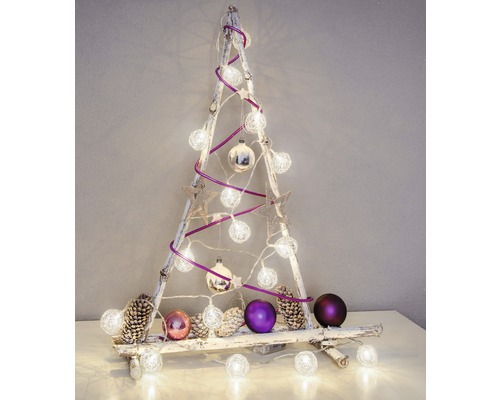 Dekorativer Weihnachtsbaum aus Holz mit Beleuchtung, Weihnachtskugeln und Tannenzapfen