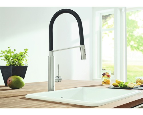 Küchenspüle mit Armatur und schwenkbarem Auslauf