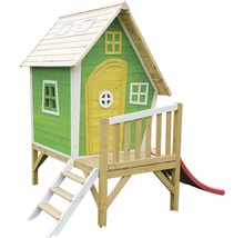 Spielhaus aus Holz mit Rutsche und Treppe