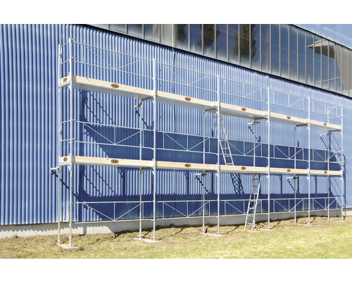 EKRO Systemgerüst für Fassaden mit Fertigbelag für Fassaden - verzinkt 75m² Baugerüst vor einer Fassade