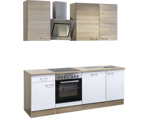 Küchenzeile mit Hängeschränken, Dunstabzugshaube, Spüle und Elektroherd