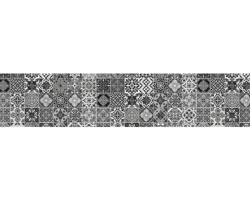 Verschiedene Fliesenmuster in Graustufen