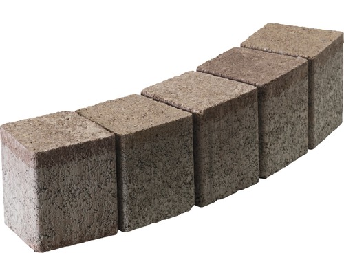 Sechs Pflastersteine aus Beton aneinandergereiht