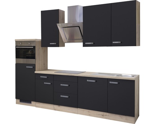 Moderne Küchenzeile mit Ober- und Unterschränken, Spüle, Herd und Dunstabzugshaube.