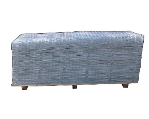 Stapel aus Metallgittermatten auf einer Palette