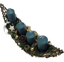 Adventsgesteck mit vier Stumpenkerzen, Tannengrün, Kugeln und Sternen