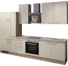 Küchenzeile mit Schränken, Dunstabzugshaube, Spüle und Elektrogeräten