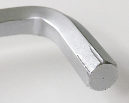 Detailaufnahme eines silberfarbenen Innensechsrundschlüssels