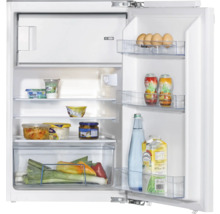 Geöffneter Kühlschrank gefüllt mit Lebensmitteln