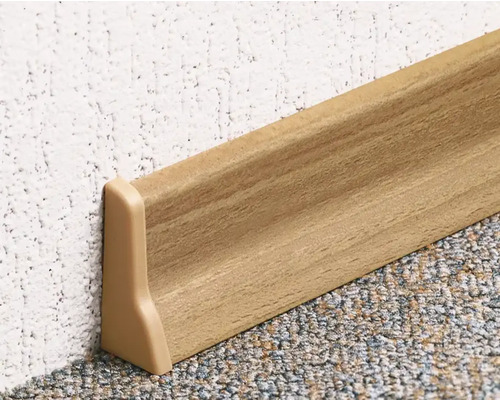 Sockelleiste aus Holz an einer Wand