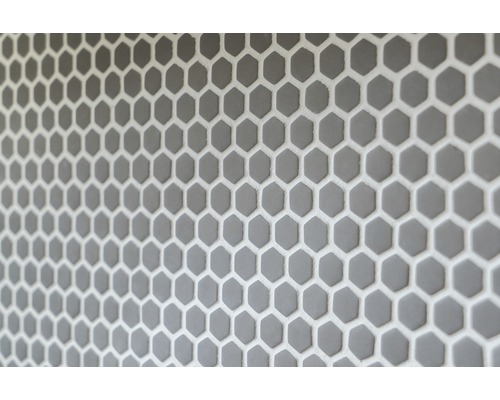 Graue Sechseckfliesen mit hellem Fugenmuster