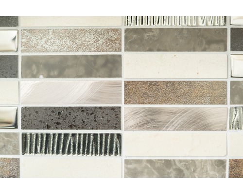 Mosaikfliese mit verschiedenen Oberflächen und Materialien