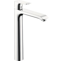 Hoher Waschtischmischer aus Metall.