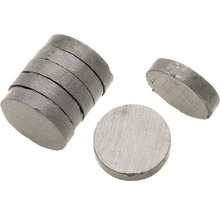 Mehrere runde Dauermagnete aus Metall