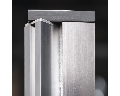Detailansicht eines Aluminium-Türrahmens mit Dichtung