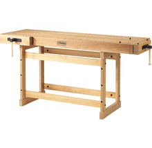 Werkbank aus Holz mit Schraubstock