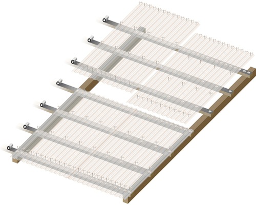 Aufbau einer Terrassenüberdachung mit Holzunterkonstruktion und transparenten Kunststoffplatten