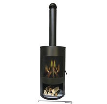 Gartenkamin mit Holzfach und Schürhaken