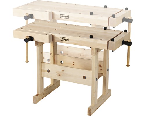 Werkbank aus Holz mit Schraubstock und Ablage