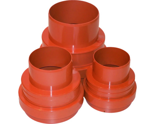 Mehrere Fallrohrreduzierungen aus Kunststoff gestapelt