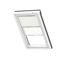 Dachfenster mit Sonnenschutz und Jalousie