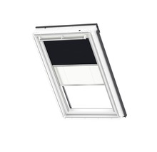 Dachfenster mit Verdunkelungsrollo und Jalousie