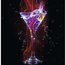 Martini Glas mit Olive und Wasserspritzer