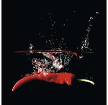 Rote Chili im Wasser