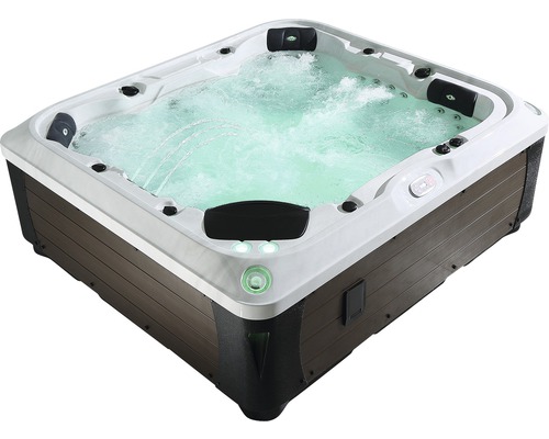 Sprudelndes Spa-Bad mit brauner Außenverkleidung und weißer Innenseite.