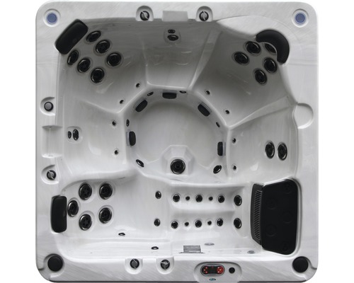 Innenansicht eines Whirlpools mit Düsen und Bedienelementen