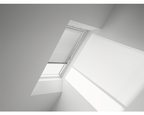 VELUX Jalousie Jalousette silber manuell PAL UK08 7057S Dachfenster mit Jalousie im hellen Raum