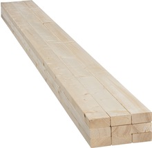 Stapel roher Holzbretter