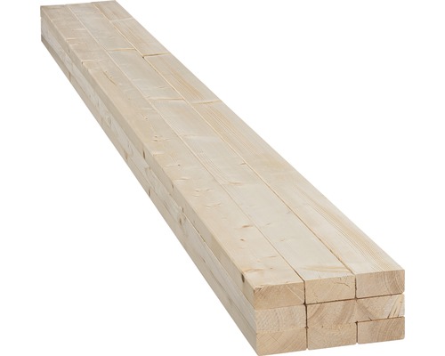 Stapel roher Holzbretter