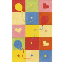 Teppich mit Ballon- und Herzmotiven
