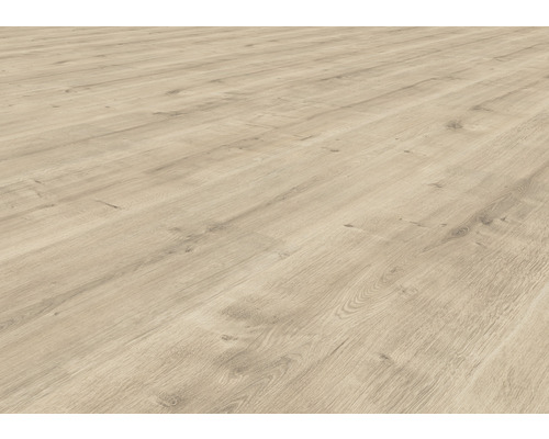 Nahaufnahme eines Laminatbodens mit Holzoptik.