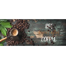 Kaffeekanne und Kaffeebohnen mit dem Schriftzug Life begins after Coffee