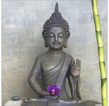 Buddha Statue mit Bambus und Orchidee als Dekoration