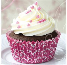 Schokoladenmuffin mit Zuckerguss und Dekor