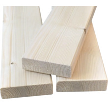 Drei rohe Holzbretter