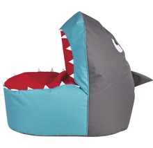 Sitzsack in Form eines Haifischs mit offenem Maul