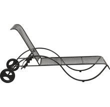 Gartenliege aus Metall mit Rädern