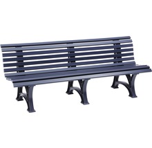 Gartenbank aus Kunststofflatten und Gusseisenfüßen