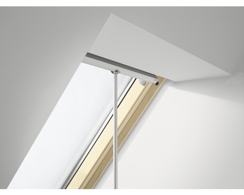 Dachfenster mit Rollladenbedienstab