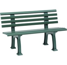 Grüne Gartenbank mit Lattenrost