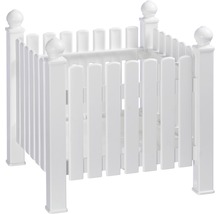 Weißer Pflanzkasten mit Lattenzaunoptik