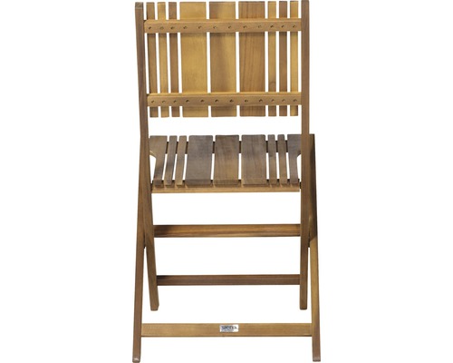 Hinteransicht eines Klappstuhls aus Holz für den Gartenbereich.