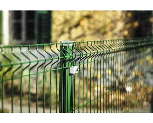 Metallzaun mit Zaunpfosten