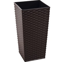 Hoher Pflanzkübel mit Rattanoptik für den Garten